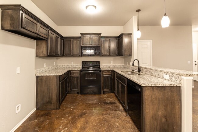 Building Photo - 3-Bed, 2-Bath Duplex with Waterway Views -...