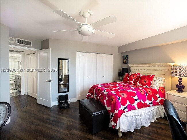 Building Photo - 3500 Mystic Pointe Dr