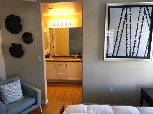 Building Photo - 1975 Blooming Hills Dr