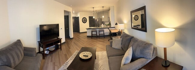 Building Photo - 425 W 5th St