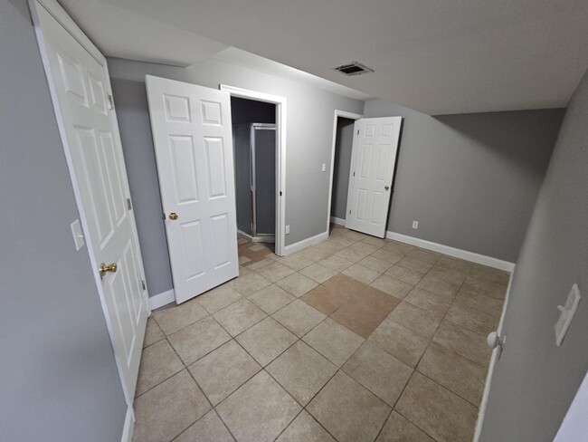 Building Photo - 4 Bedroom Townhouse in Baltimore County