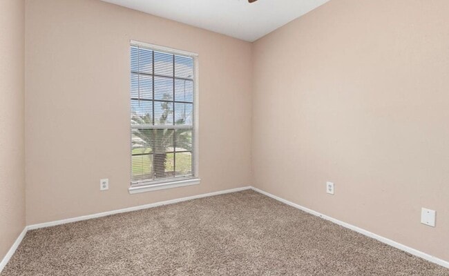 Building Photo - 4 Bedroom Home with 2 Bath and large back yard