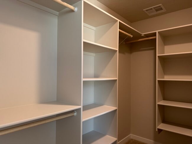 Building Photo - 10096 Longtail Dr