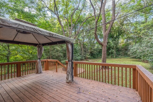 Building Photo - Beautiful Home with a Backyard Deck in Bid...