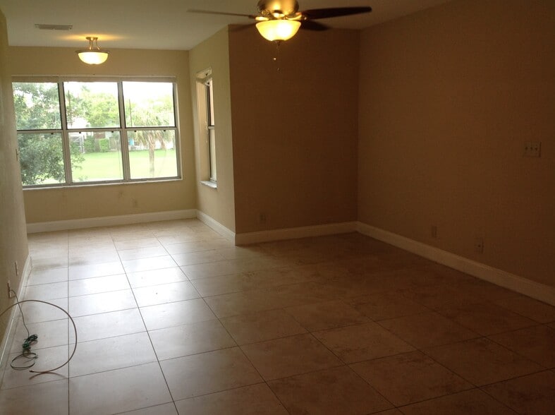 Building Photo - 3370 Pinewalk Dr N