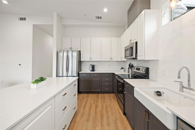 Building Photo - 4704 Sunset Trail