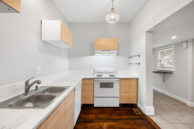 Building Photo - Available Now: Durham Single Family Home