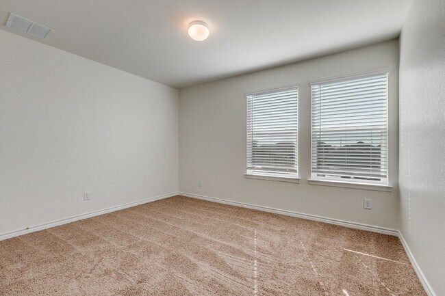 Building Photo - Welcome home to this 3-bedroom 2.5-bath in the desirable Marbella community