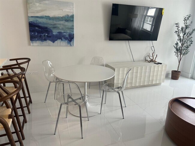 Building Photo - 100 Lincoln Rd