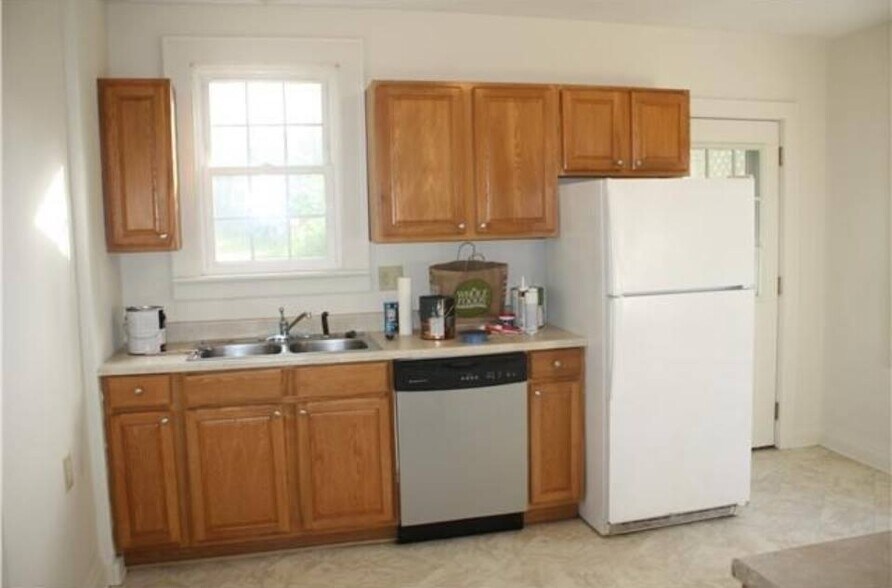 Building Photo - 2846 East Ave