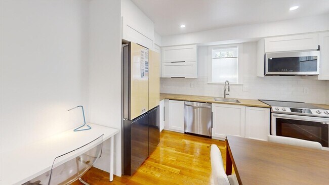 Building Photo - 36 Shepard St