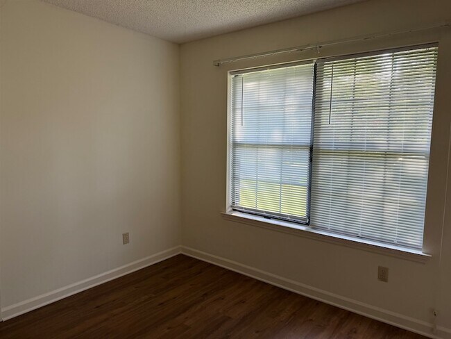 Building Photo - 432 Merlin Way