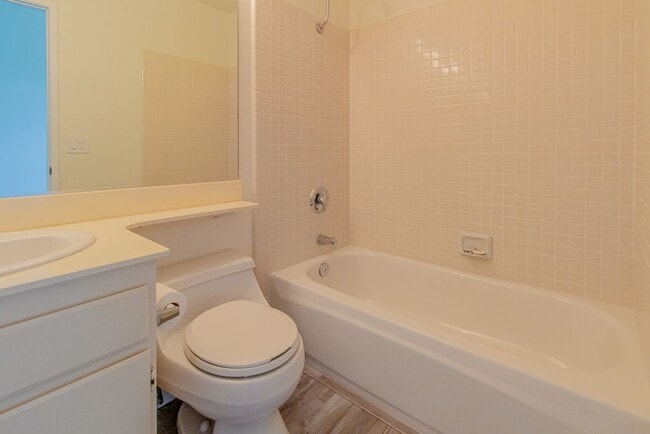 Building Photo - Beautiful 2 Bed, 2.5 Bath Two-Story Townhome in Belsera