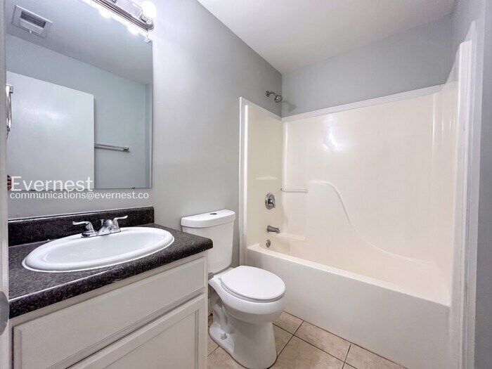 Building Photo - 838 Ridge Ave NW