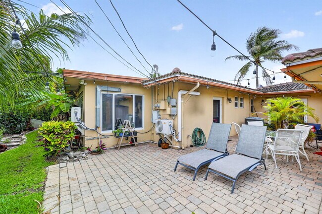 Building Photo - 3207 Marine Dr