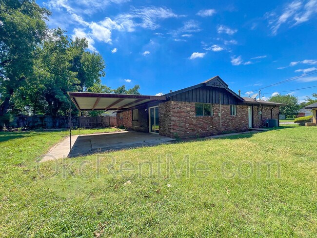 Building Photo - 2400 SW 63rd St
