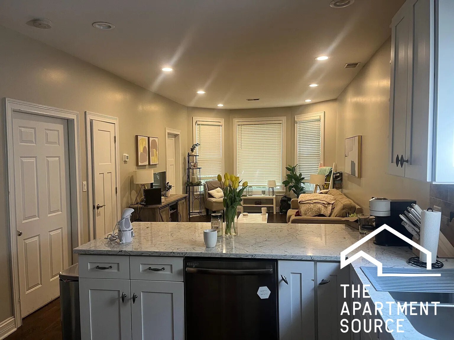 Building Photo - 2732 N Wilton Ave