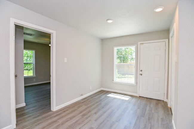 Building Photo - 4714 Nichols St