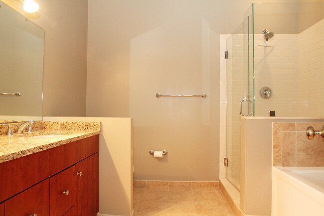 Building Photo - 109 Forest St