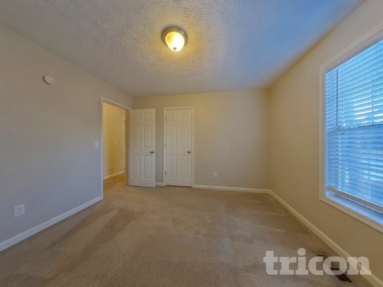 Building Photo - 116 Summer Lake Dr