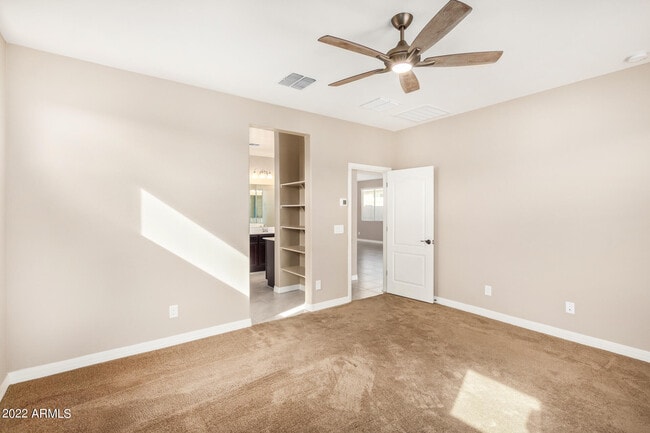 Building Photo - 8451 S 164th Dr