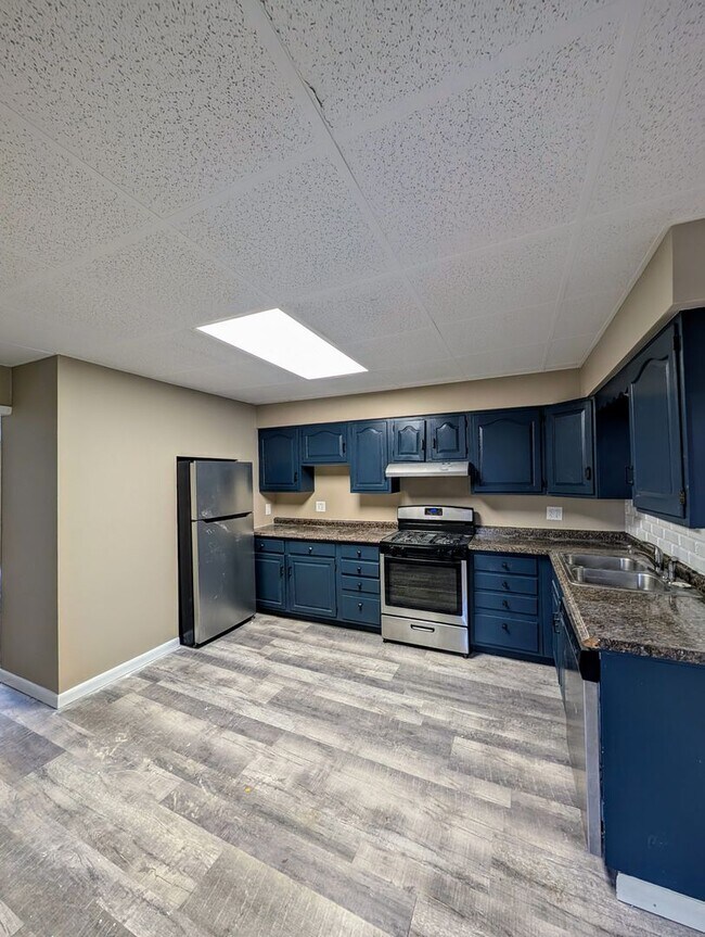 Building Photo - Beautiful Home with Central Air and Main Floor Laundry, Gateway School District