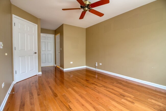 Building Photo - 1160 Hawthorne Ln