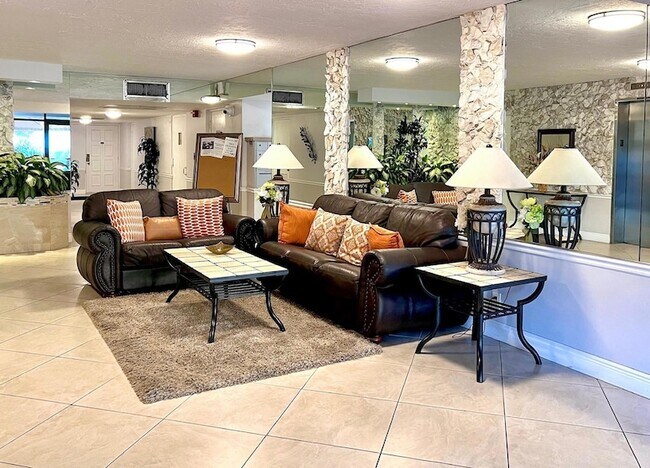 Building Photo - 3010 N Course Dr