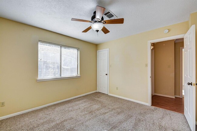 Building Photo - 11743 Riverview Dr