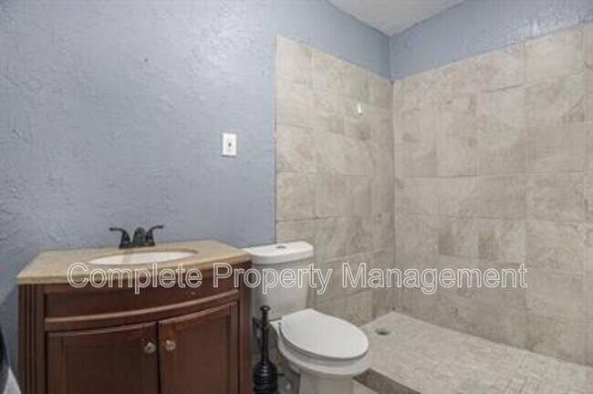 Building Photo - 604 5th Way