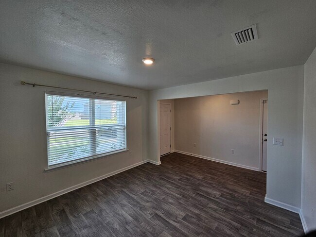 Building Photo - Spacious 4-bedroom Home in Panama City, FL - Perfect for long-term rental! *1/2 Off 1st Month's R...