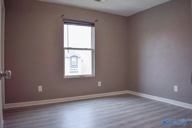 Building Photo - 208 Farmington Dr