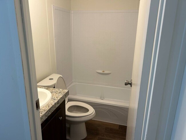 Building Photo - 1505 Bunnys Dr