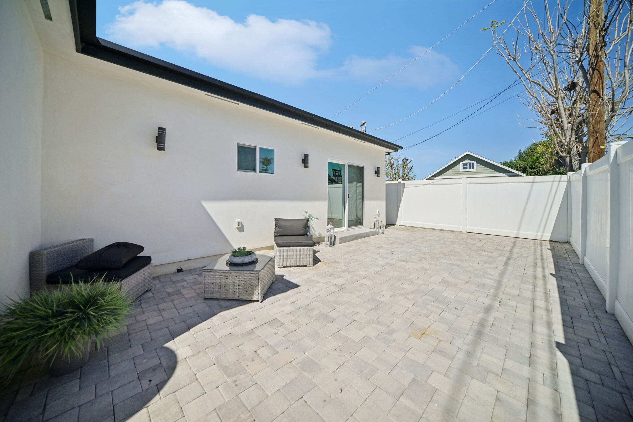 Building Photo - 8436 Oakdale Ave