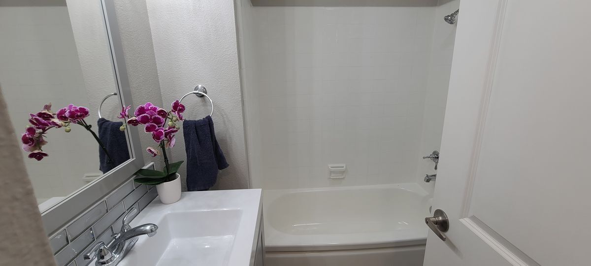 Building Photo - 1021 Scott St