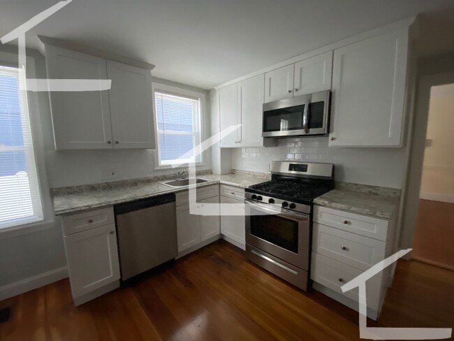Building Photo - Avl NOW - Spacious, updated 3BR near Oak S...