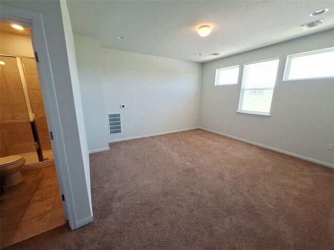 Building Photo - 7800 Hillock Terrace
