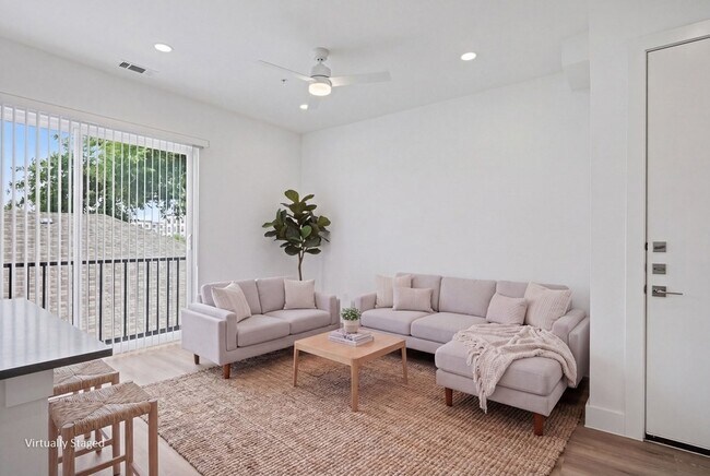 Building Photo - 2217 N Fitzhugh Ave