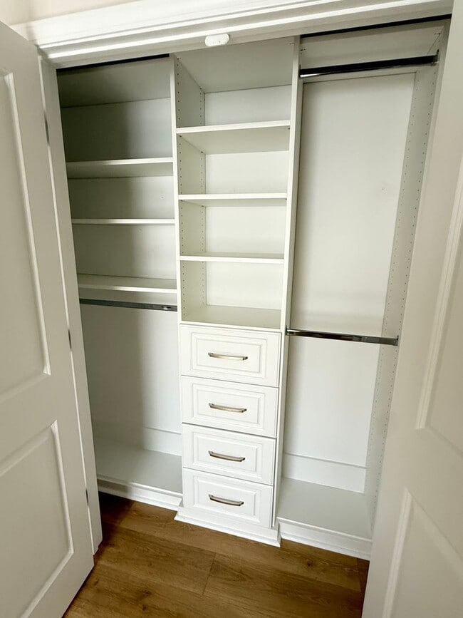 Building Photo - Nearly New Davidson Townhome | 3BR + Flex Space | 2-Car Garage | Minutes to Downtown