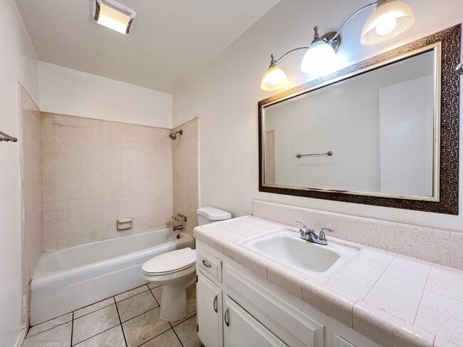 Building Photo - 9228 Oleander Ave