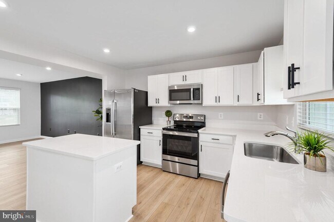 Building Photo - 7233 Statesman Blvd