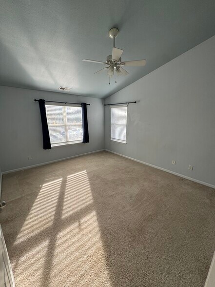 Building Photo - 9358 Greenheather Dr