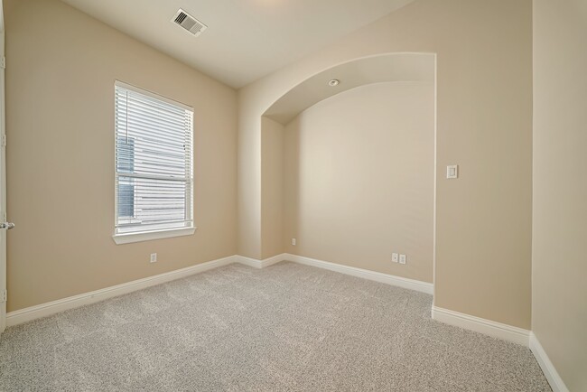 Building Photo - 1616 Live Oak St
