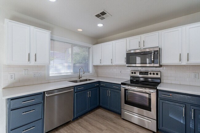 Building Photo - Spacious 5-Bedroom Home with Open Layout & Private Backyard