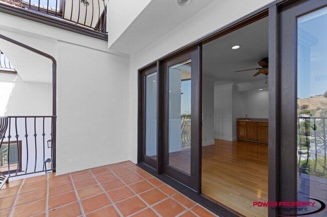 Building Photo - Spacious 5-Bedroom Home with Modern Amenit...