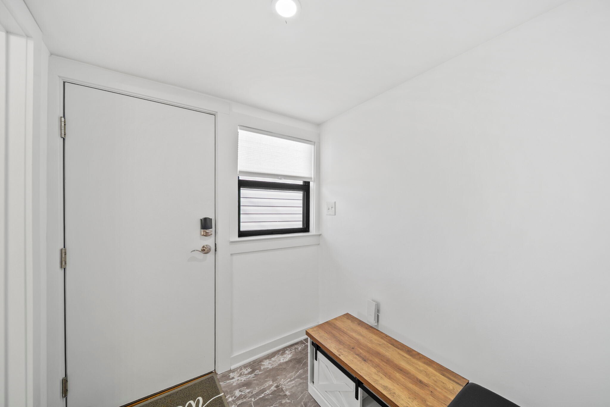 Building Photo - 305 W 12th St