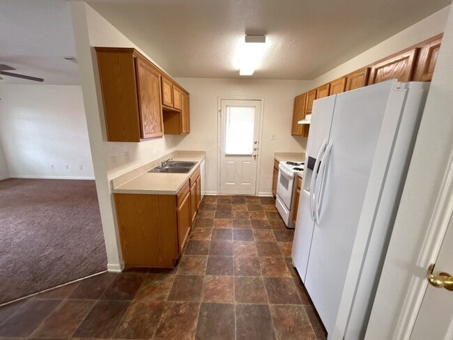 Building Photo - 308 Cedar Ridge Dr