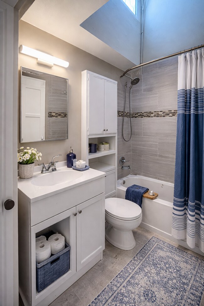 Building Photo - LB0211