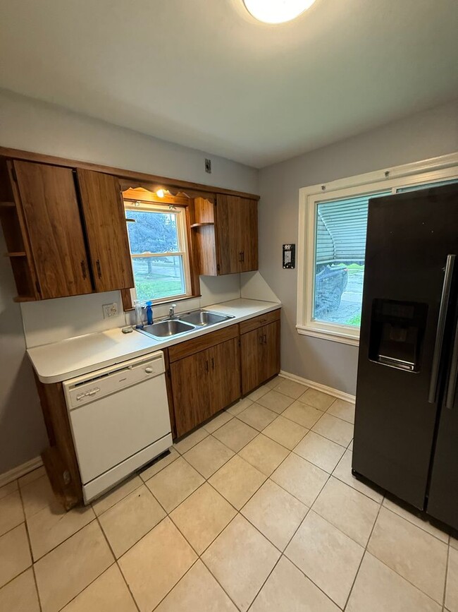 Building Photo - SECTION 8 AND EDEN ACCEPTED!! Newly Renovated 3 Br Home!!