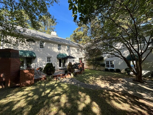 Building Photo - Incredible 5BD, 4.5BA House in Downtown Ra...